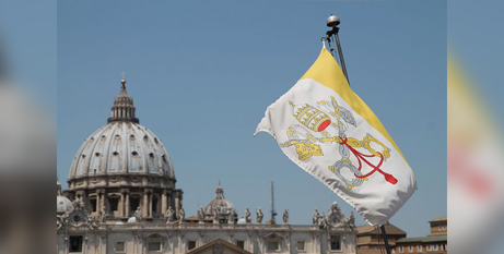 The Vatican City flag outside St Peter’s Basilica at the Vatican (CNA/Bohumil Petrik)