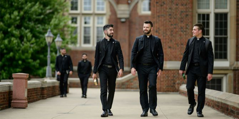 US seminarians focus on eliminating technology to increase time for prayer